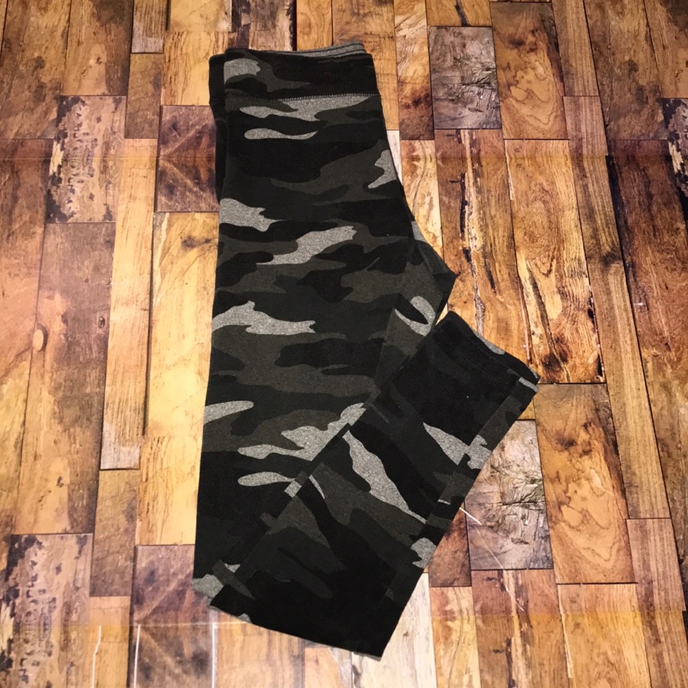 Garage camo leggings